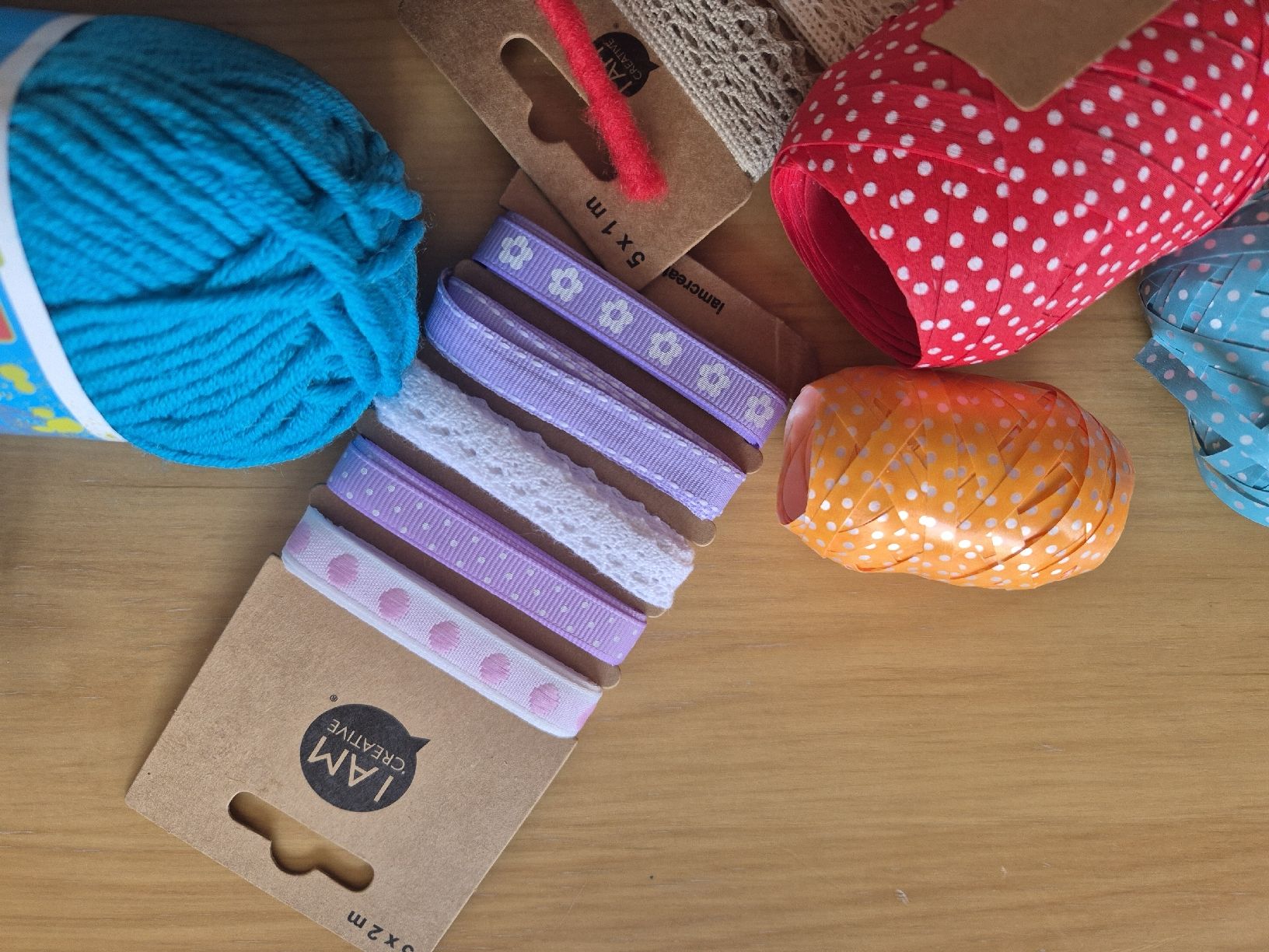 Kit bricolage: Handarbeitsmaterial, Wolle, Garn, Bändchen... – Usato da Herzogenbuchsee venduto da herzchae 8