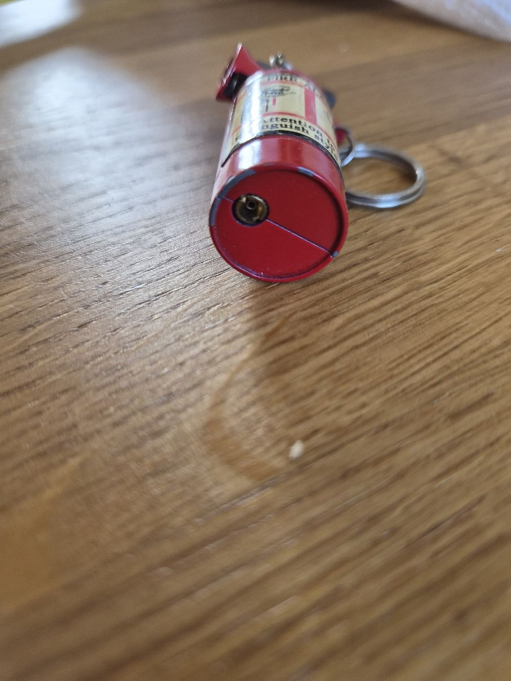 Accendini: Briquet porte-clés extincteur rouge, état usagé – Difettoso da La Joux FR venduto da car_ck96 3