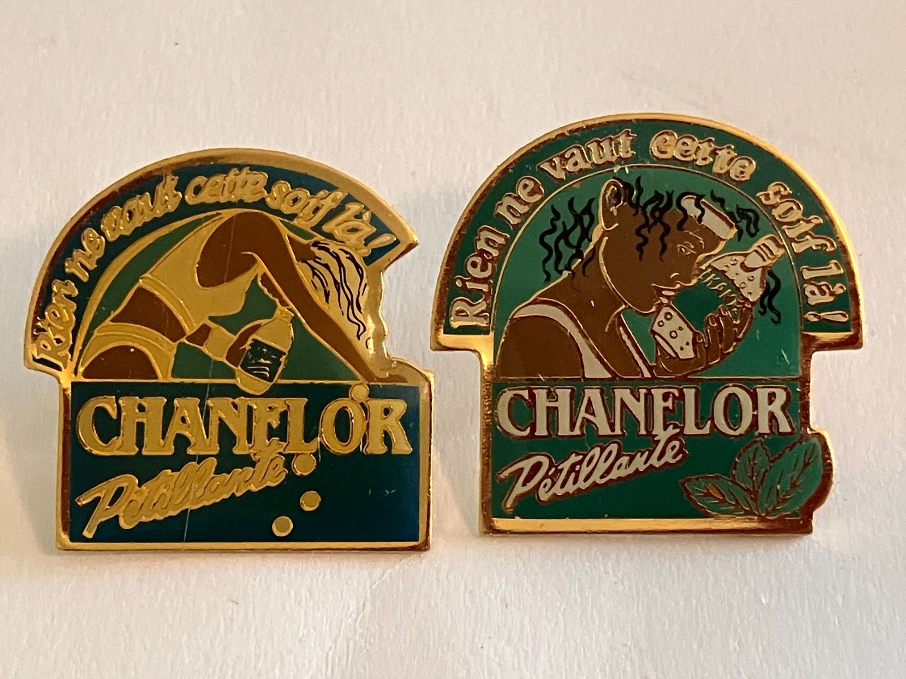 Placchette & Badge: 2 Pin Chaneflor – Usato da Basel venduto da djwwpp