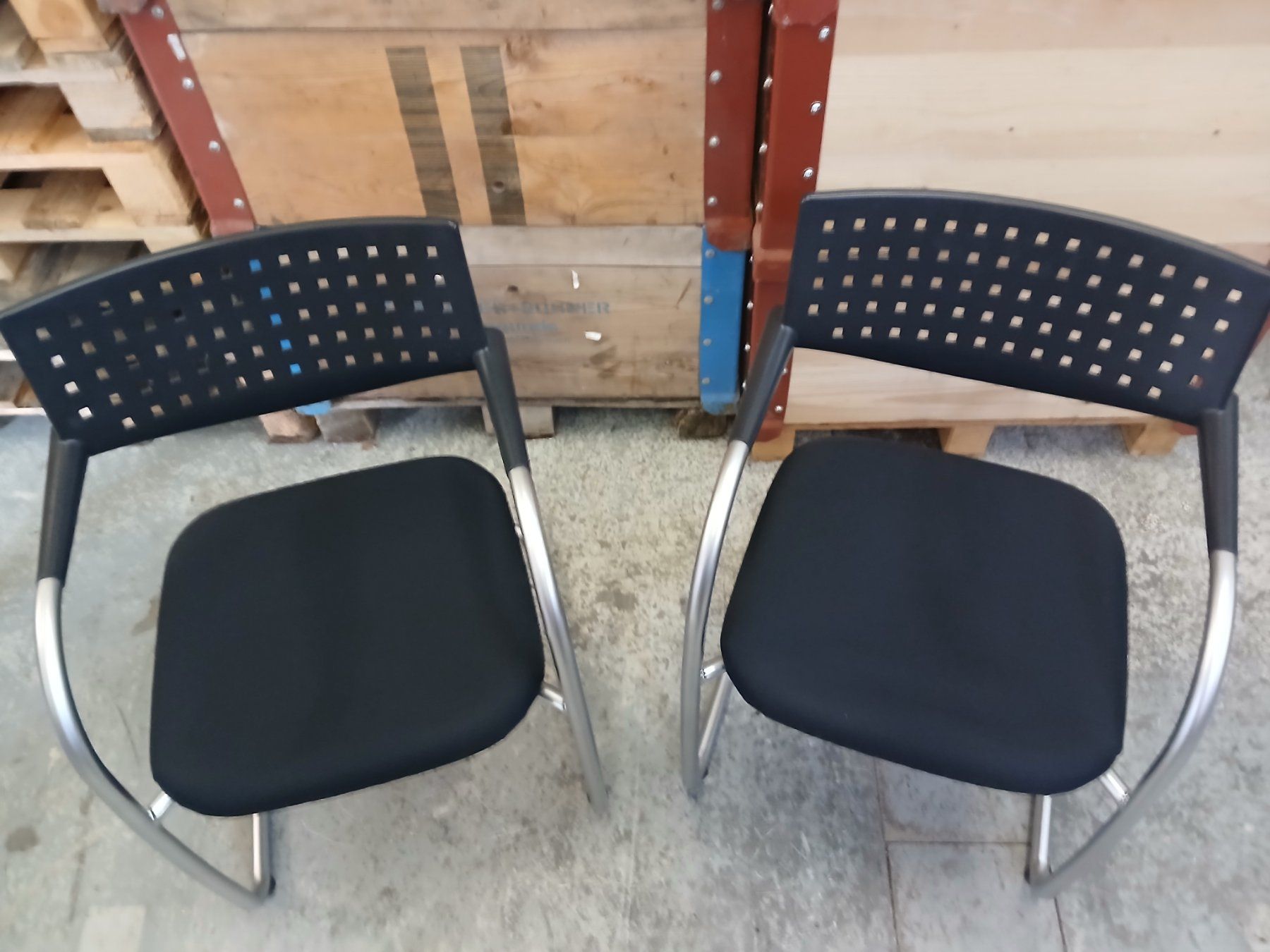 Vitra Sedie: 2 VITRA FREISCHWINGER STÜHLE SCHWARZ – Usato da Eggenwil venduto da wydl 2