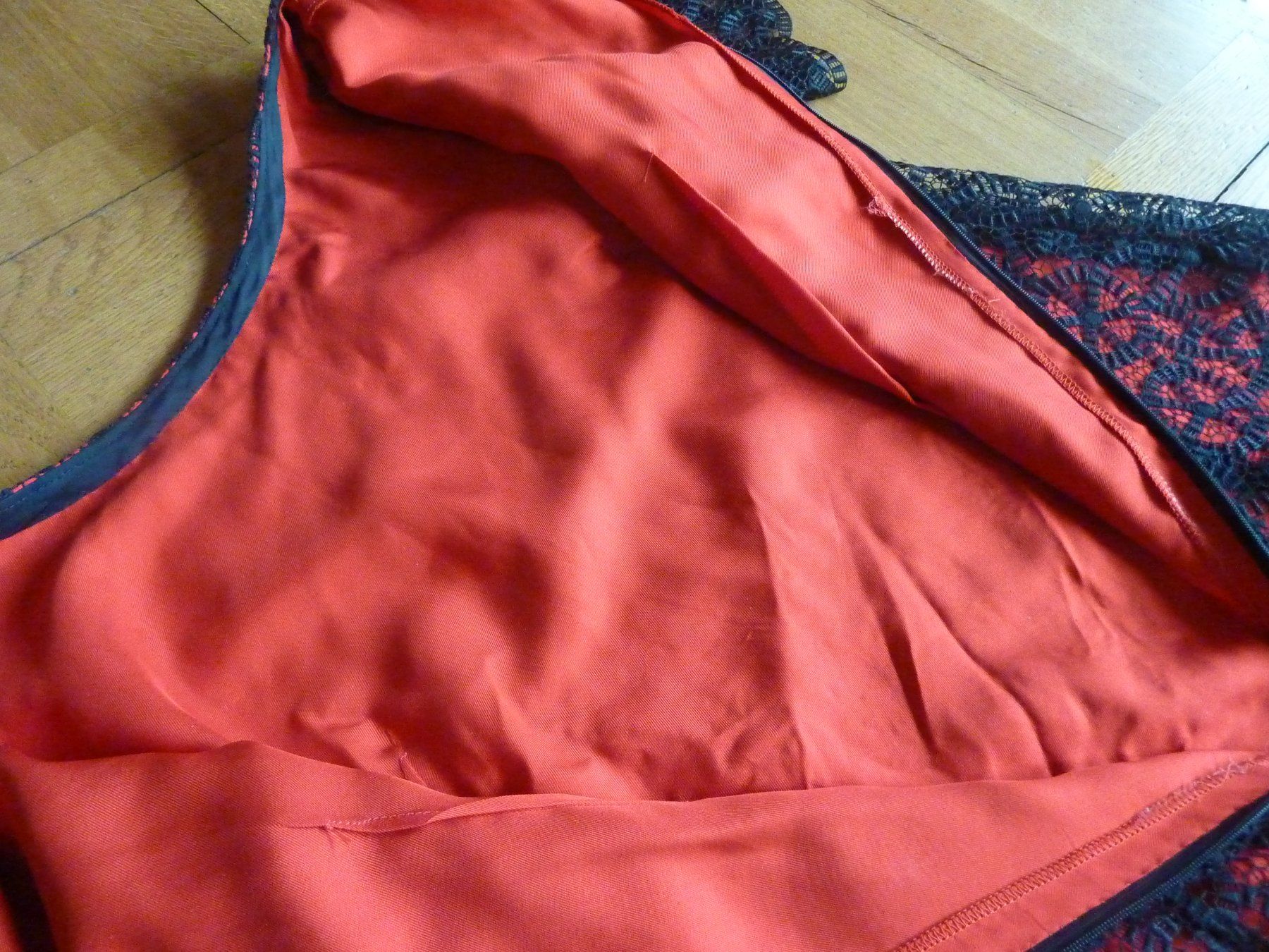 Vestiti: Forster Rohner Spitzenkleid rot-schwarz, Gr. 34/36 – Nuovo (secondo la descrizione) da Waldstatt venduto da Kananaskis1 4