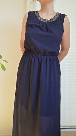 Bodenlanges blaues Kleid