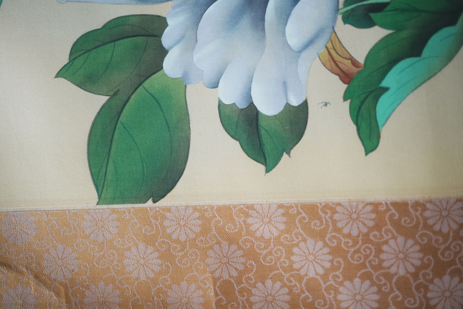 Dipinti: Chinesisches Rollbild Pfingstrosen Seide signiert – Usato da Volketswil venduto da HeredisAntiques 4