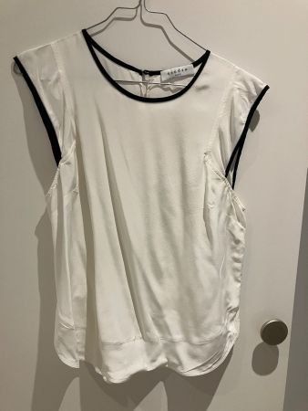 Sandro - top en soie blanche