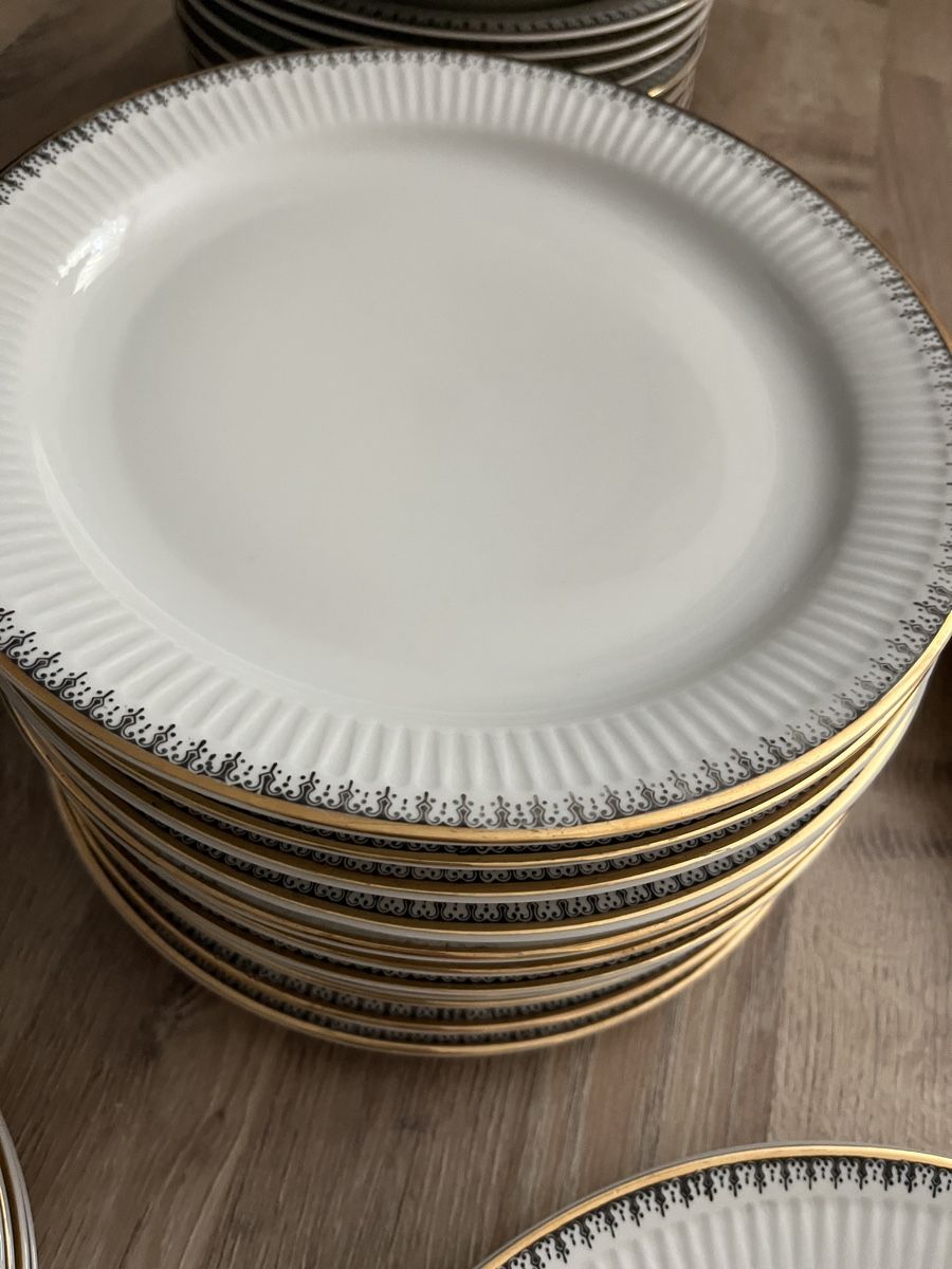 Set di piatti: Geschirrset Jarolina – Usato da Egerkingen venduto da Furrer2 3