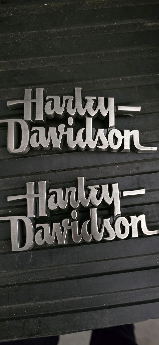 Harley-Davidson Tutti i ricambio per moto: Logo tank Harley Davidson  – Usato da Siviriez venduto da gad_6pqg