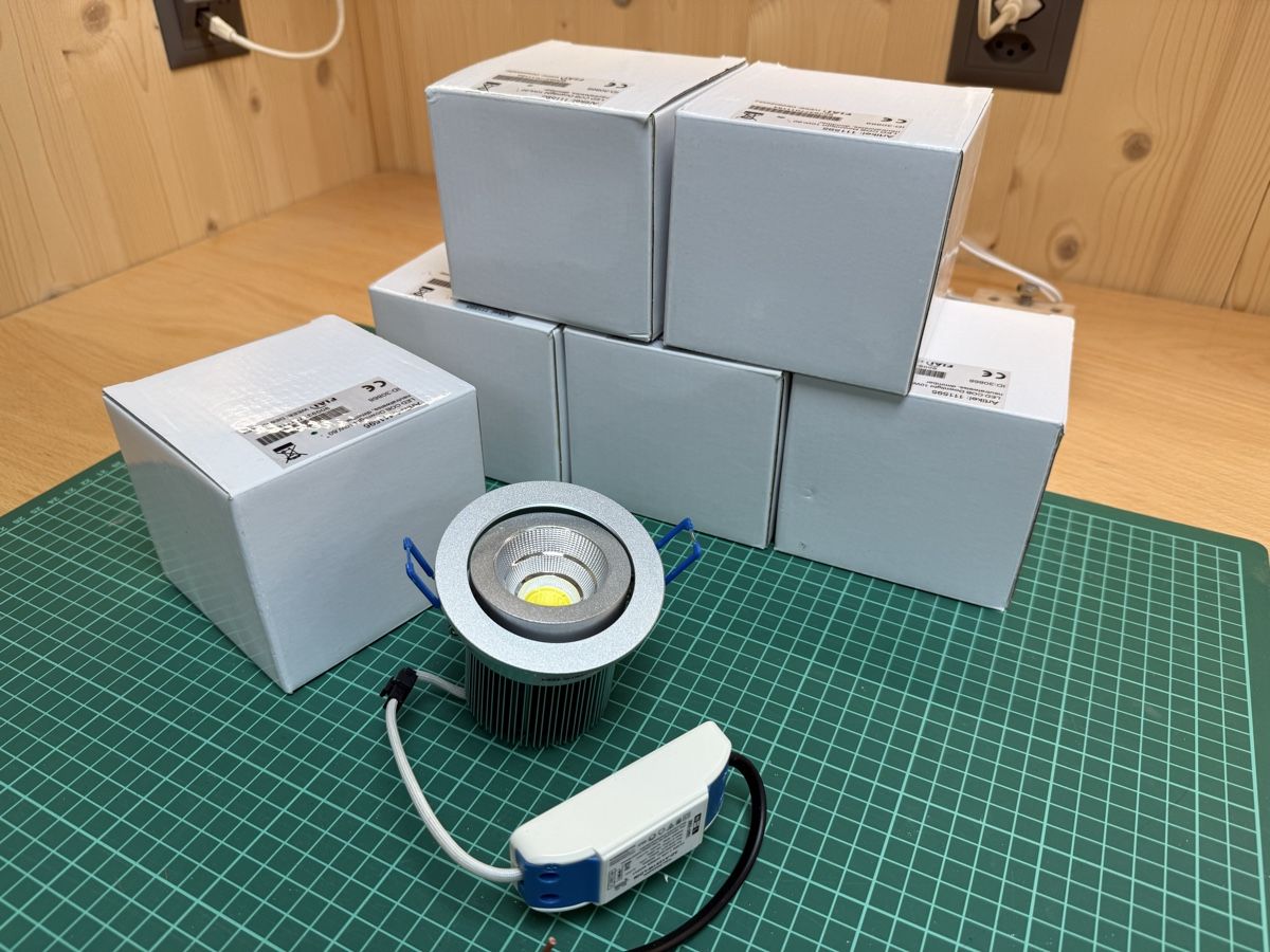 Kronleuchter & Deckenlampen: Downlight LED 10 Watt dimmbar, schwenkbar – Neu und originalverpackt aus Roggwil BE von fengshui