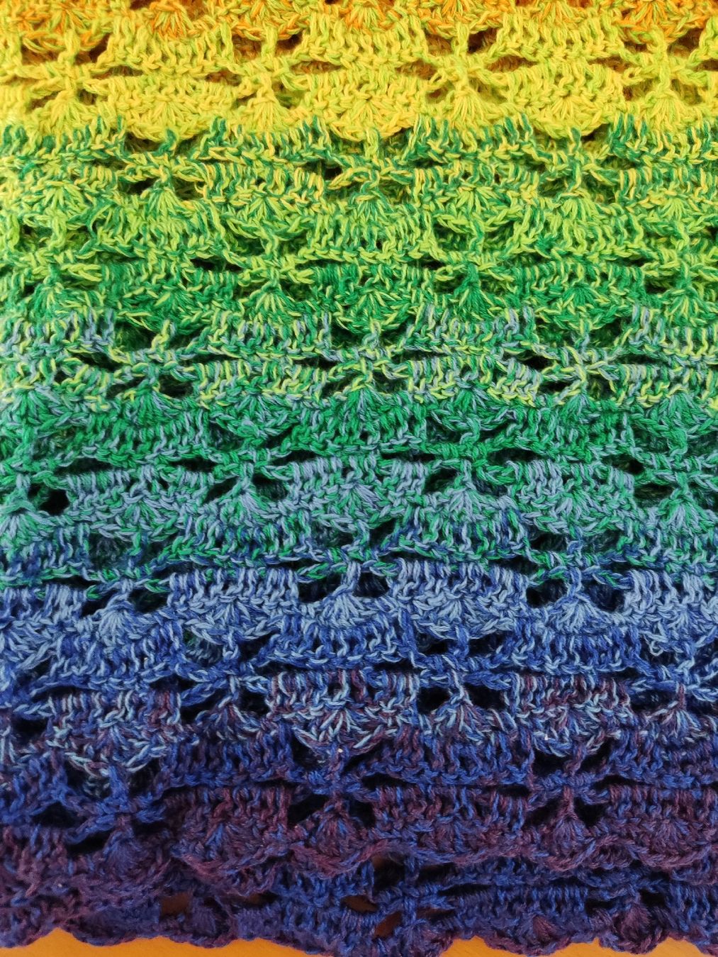 Foulards, Tücher & Schals: Dreiecktuch bunt neu gestrickt – Neu und originalverpackt aus Münchenbuchsee von Cori1968 1