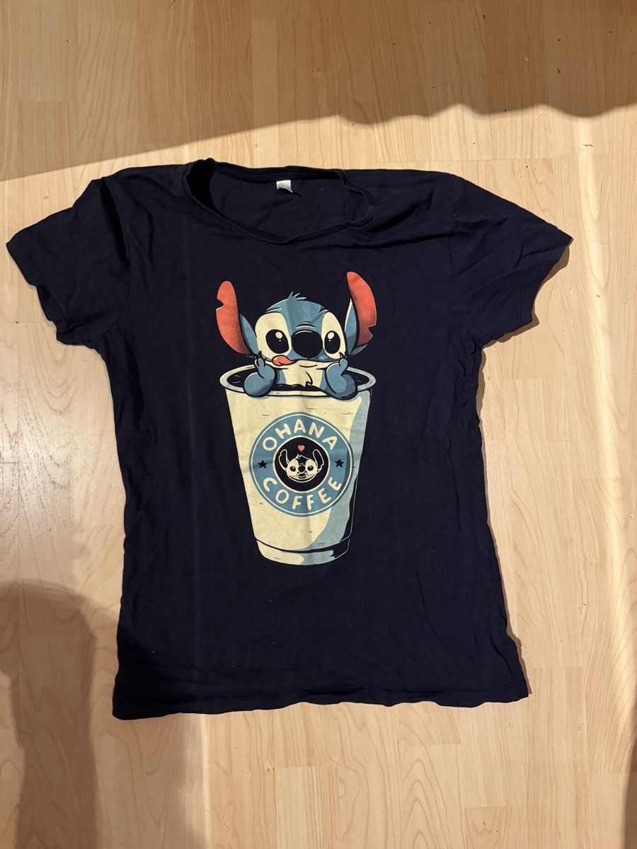 T-shirt: Dunkelblaues Stitch T-Shirt – Usato da Bözberg venduto da Lilipzl