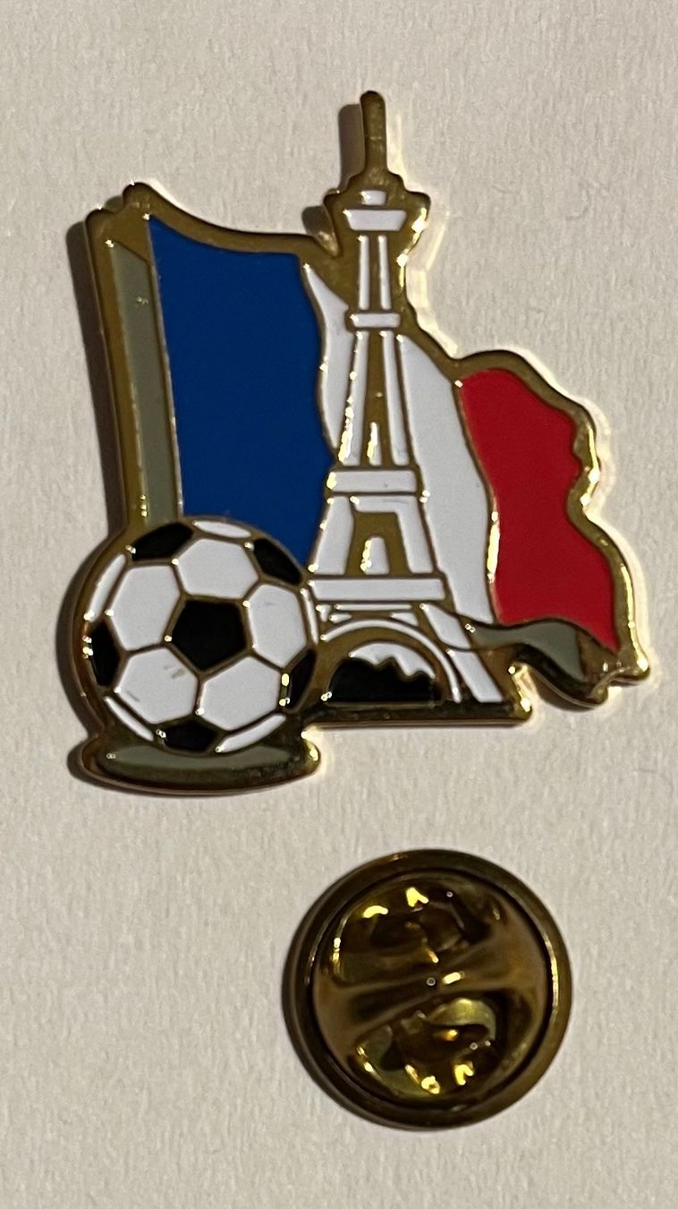 Plaketten & Abzeichen: Frankreich Fussball Pin Eiffelturm – Gebraucht aus Altdorf UR von Mini037 1
