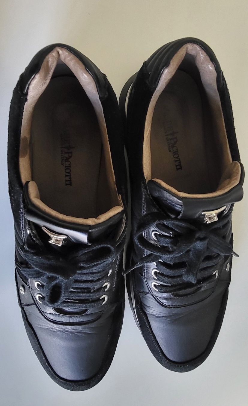 Schuhe für Jungen: Schwarze Schuhe, neuwertig, Grösse 40 – Gebraucht aus Bremgarten von im02 5