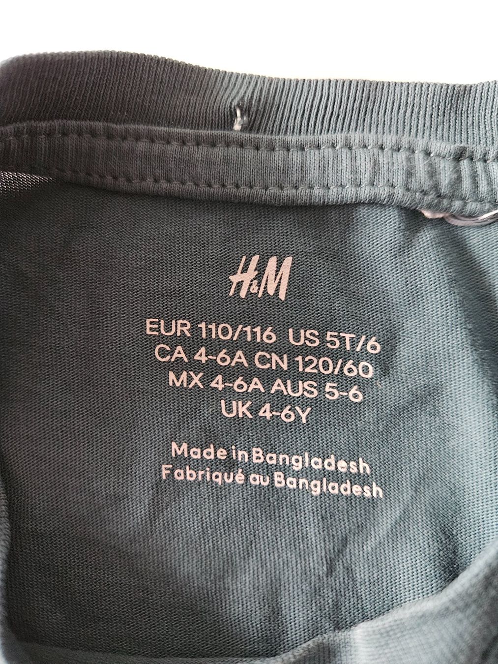 H&M Maglioni & Felpe: H&M Pikachu Pulli / Langarmshirt, Gr. 110/116 – Usato da Bern venduto da Oloui 1