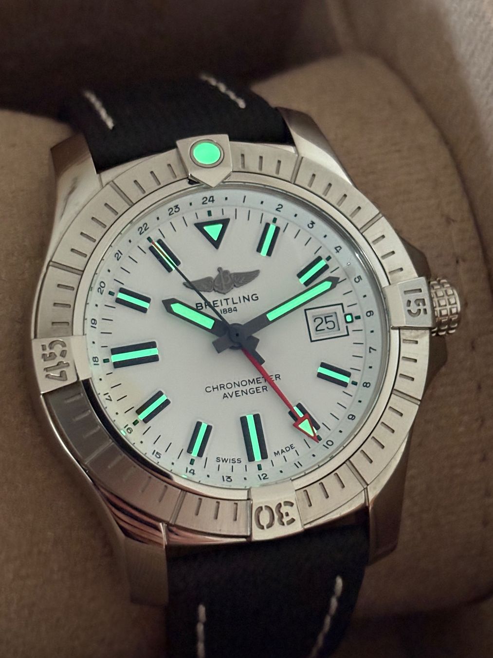 Breitling Uhren: Breitling Avenger Automatic GMT 43 Fullset – Gebraucht aus Birsfelden von Mynos 2