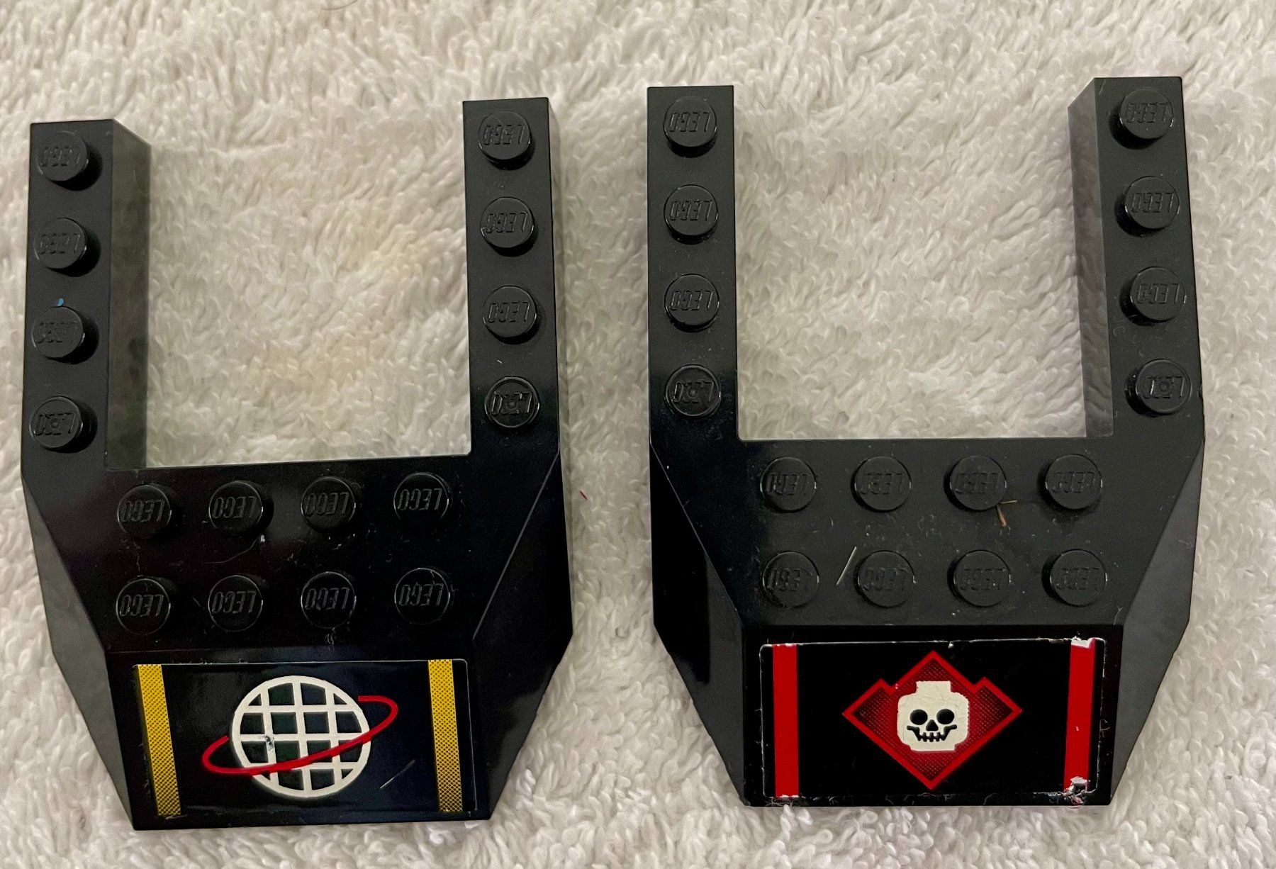 Lego Kit di costruzioni: Lego 2 x Wedge 6 x 8 Cutout – Usato da Höri venduto da PSMarinho