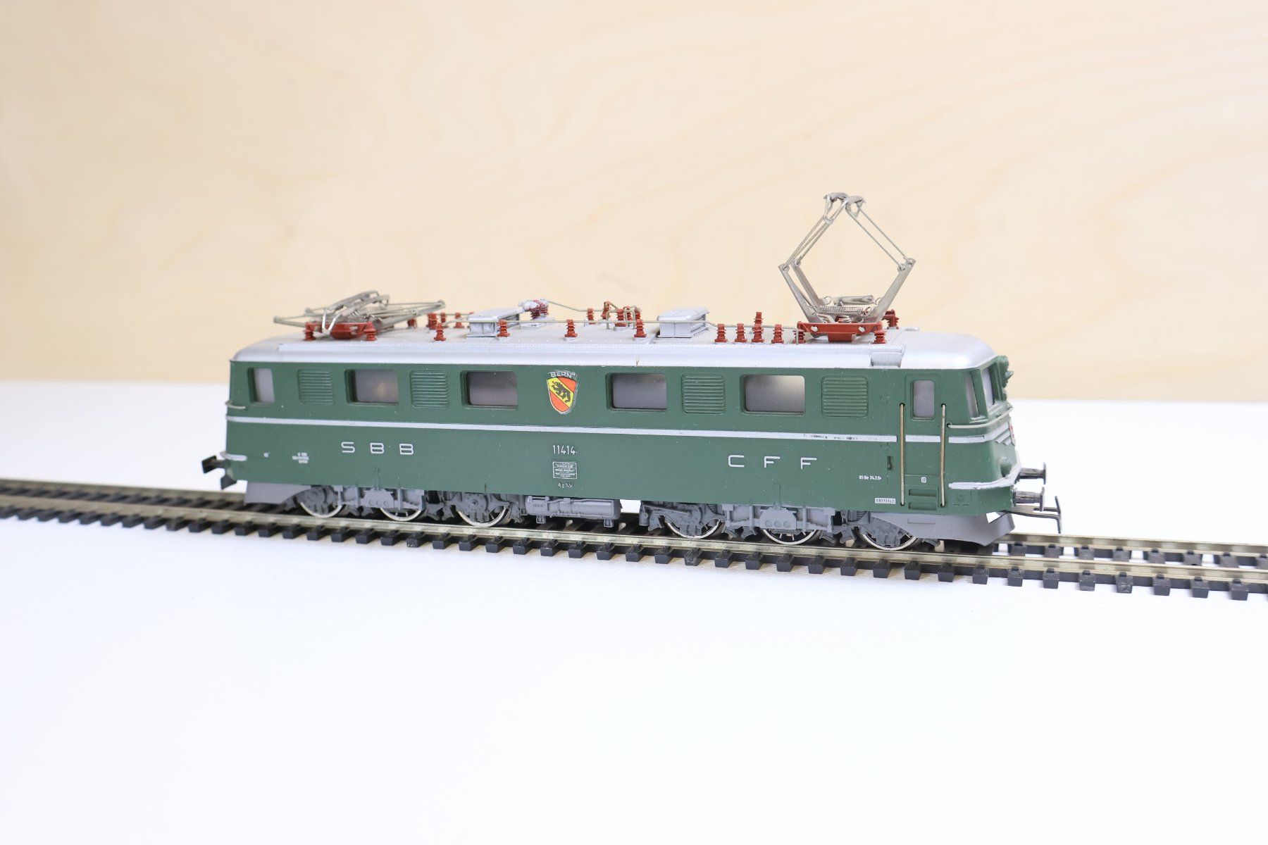 Märklin Modellini di ferrovie: Märklin SBB Ae 6/6 E-Lok "Bern" - 3050 - H0 – Usato da Winterthur venduto da Monstera 3