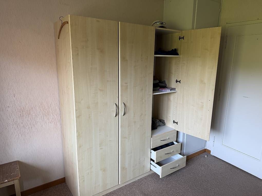 Armadi: Wandschrank – Usato da Hinterkappelen venduto da Metal-art 1