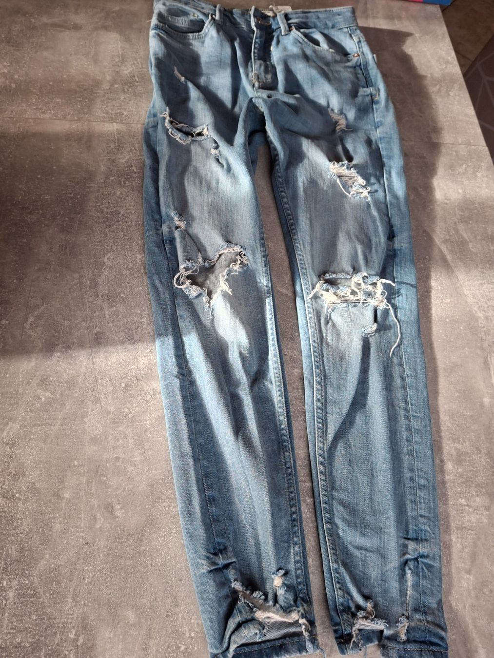 Pull&Bear Jeans: Pantalon jeans avec trous taille 46 - S marque Pull & Bear – Usato da Villiers venduto da san_jn5w