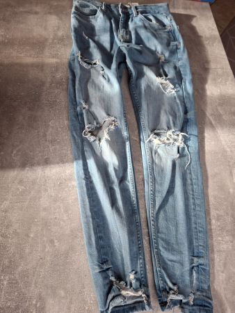 Pantalon jeans avec trous taille 46 - S marque Pull & Bear