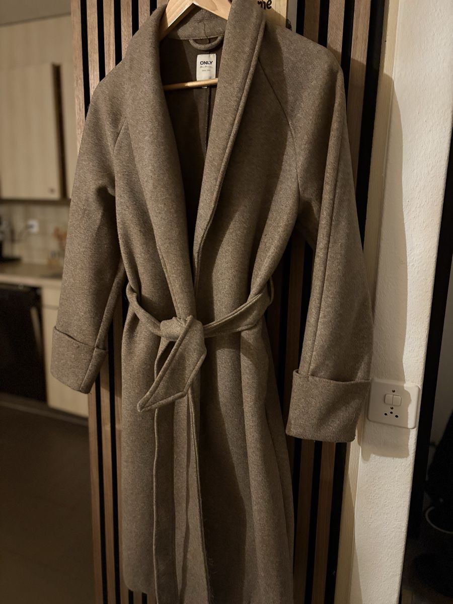 Cappotti: Manteau taille S/M – Usato da Attalens venduto da Skorpionica
