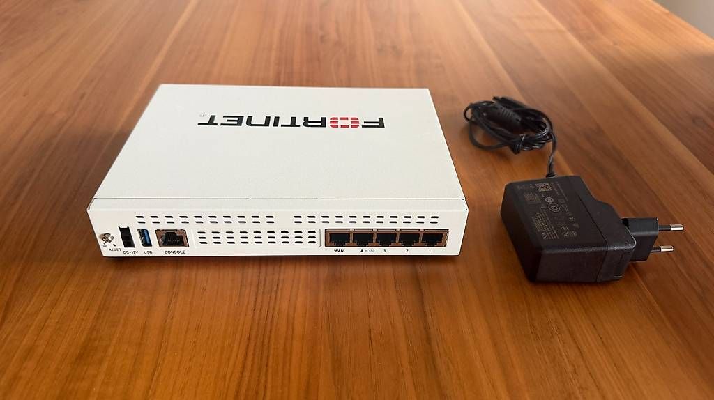 Fortinet Pare-feu: Fortinet FortiGate 40F (FG-40F) <==== – D'occasion à Zug par Sirrider 1