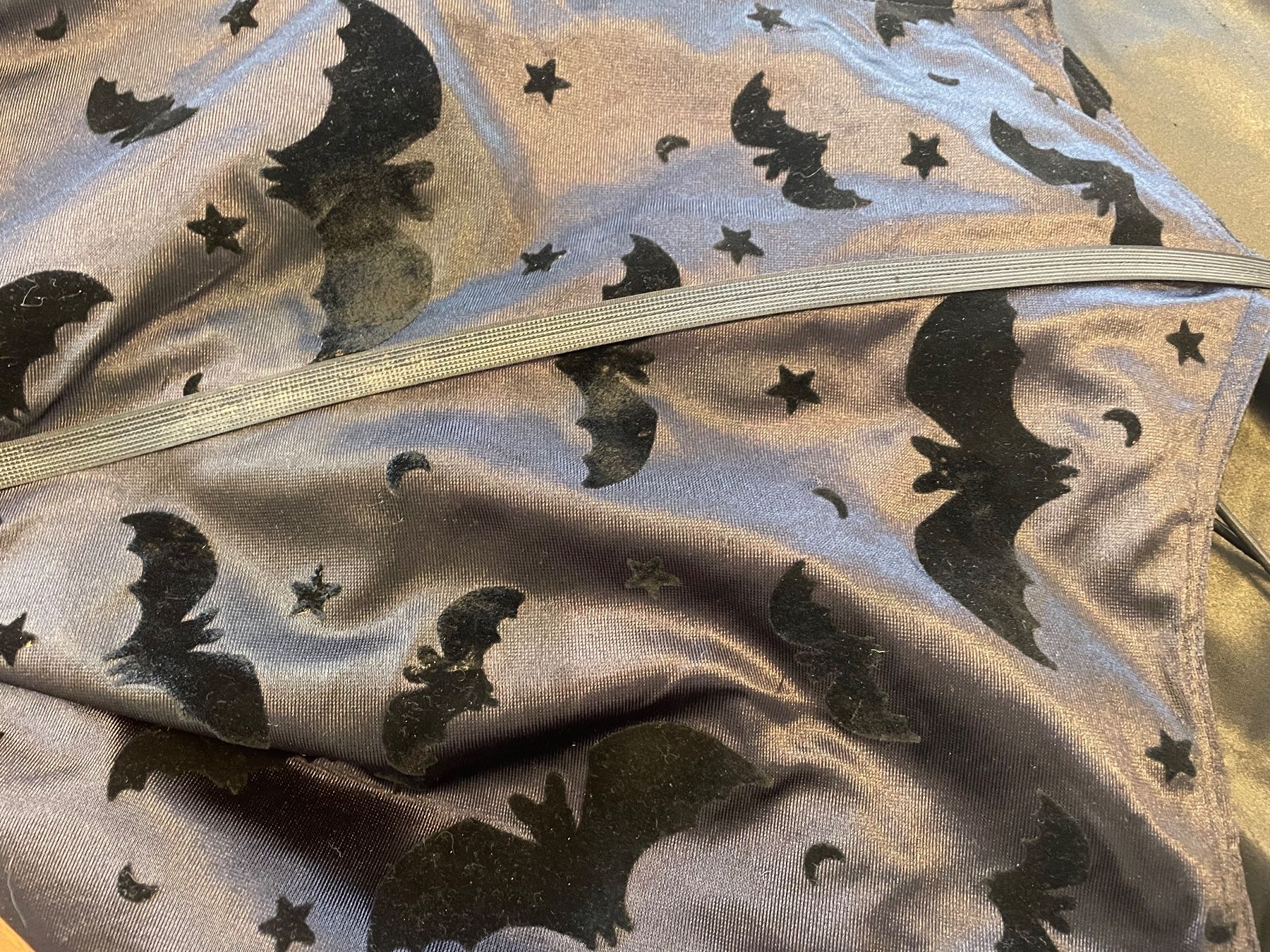 Costumes: Schönes Kinderfasnachtskostüm (2 Stk.) – D'occasion à Huttwil par heinzdaniel63 1