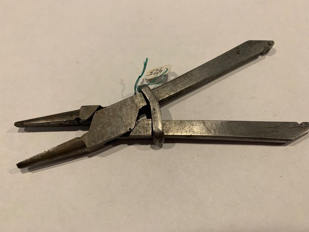 Ancien lot d'outils d'horloger, divers et variés! (D'occasion) à cortébert pour CHF 35 - avec