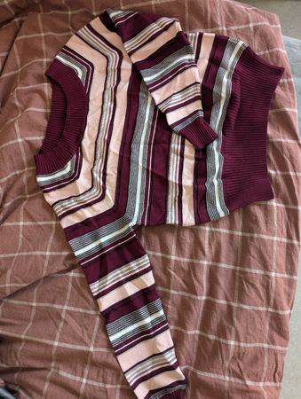 Max&Co Striped Knit Top - Stylish Autumn Essential!