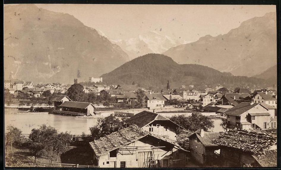 Fotografie &  Plakate: Fotografie Interlaken, Wohnhäuser im Or – Gebraucht aus Berlin von bartko-reher