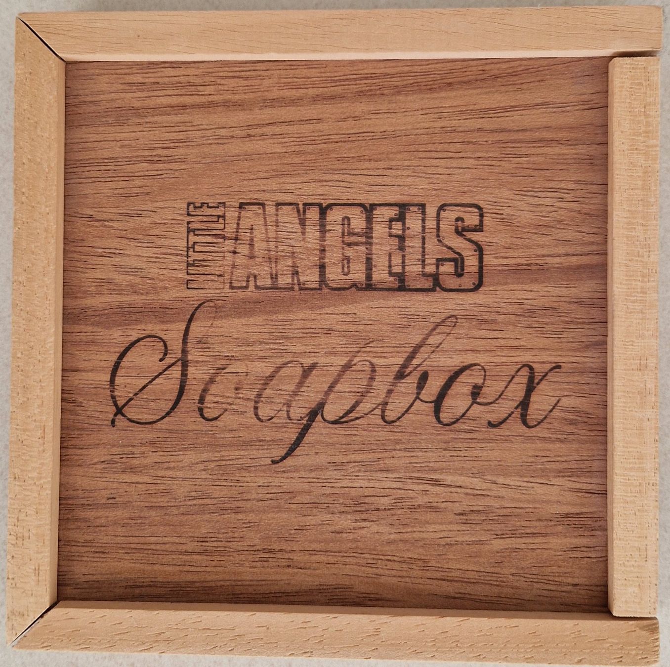 CD: Little Angels - Soapbox - Holz, Limitierte Version – Usato da Küssnacht am Rigi venduto da Ivoint