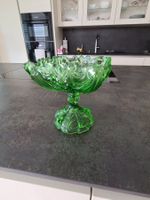 Prunkschale Glas grün auf Fuss gebraucht guter Zustand
