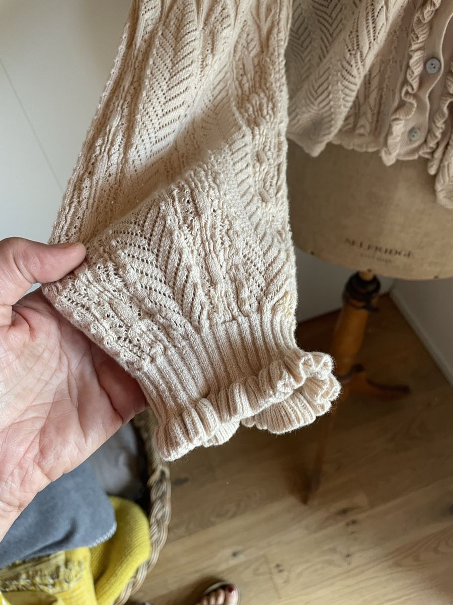 Odd Molly Giacche: Damen Strickjacke Grösse 3 beige Odd Molly – Usato da Oberwil BL venduto da another-day-of-sun 1