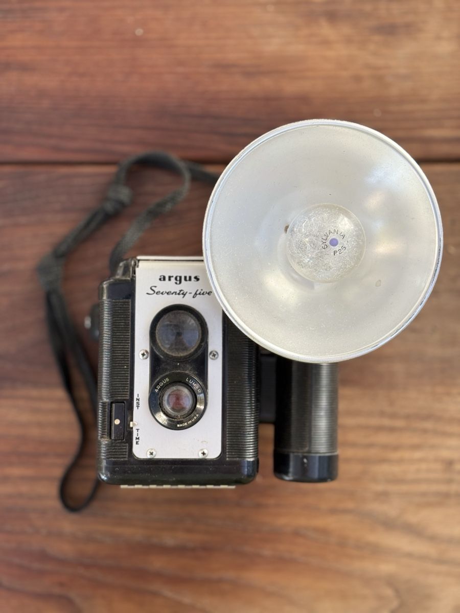 Argus Appareil photo: Vintage Argus Seventy-Five Camera with Original Flash Unit – D'occasion à Commugny par semamonfrinoli
