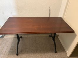 Tisch Massivholz dunkel braun mit Schmiedefüssen