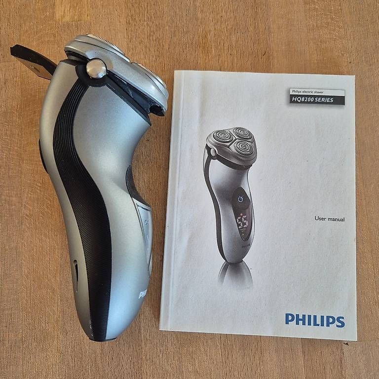 Rasierapparate & Rasierklingen: Philips-Elektrorasierer HQ8200 – Gebraucht aus Zürich von Lector8