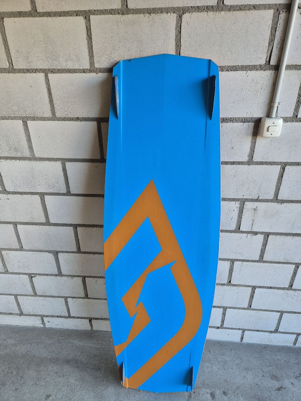 Aquilone: Kiteboard Switch blau schwarz mit Bindung 135 cm Länge – Usato da Laupen ZH venduto da Anropa08 1