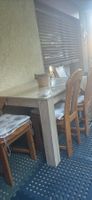 Table avec chaises à vendre