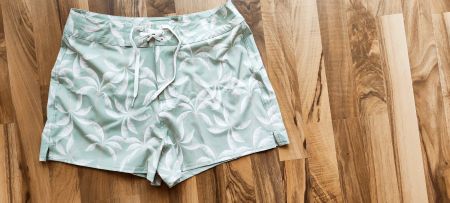 tolle grüne Shorts/Badeshorts von BILLABONG, Gr. L/40