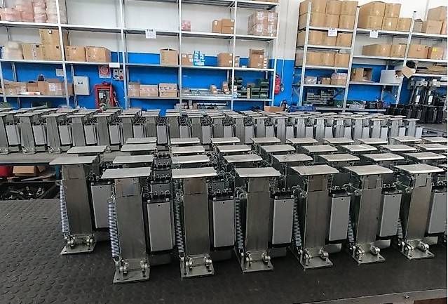 Autres décorations & accessoires: livellamento automatico per Camper piedini stabilizzare – D'occasion à S. Antonino par Campertech 6