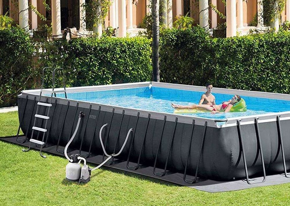 Grosser Intex Swimmingpool 1