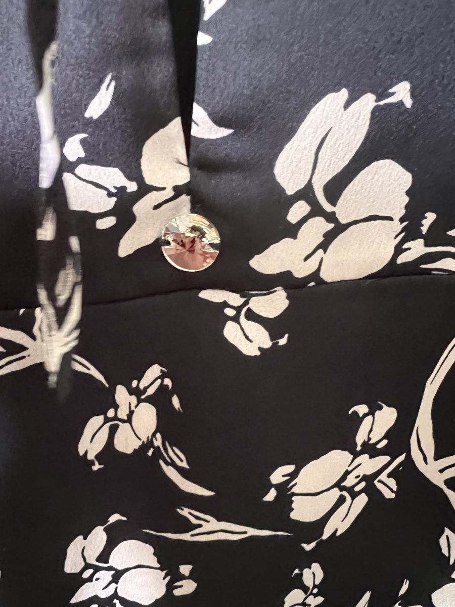 High Camicette: Bluse HIGH, Gr. 34, schwarz mit weissem Blumenprint – Usato da Solothurn venduto da Brini06 3
