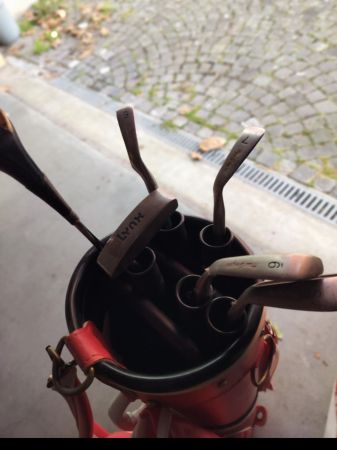 Sac de golf  rouge avec  6 clubs - parfait pour l'été
