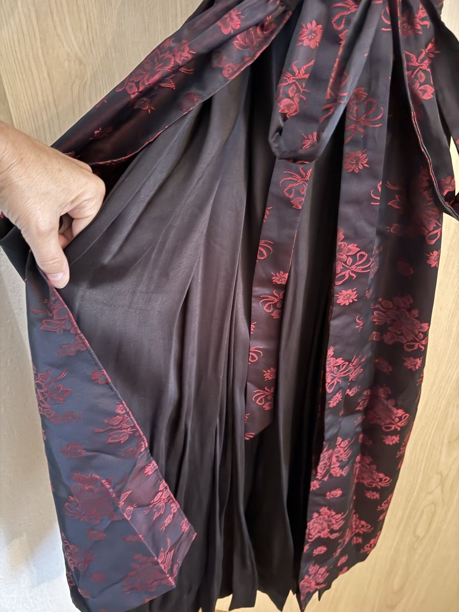 Vestiti: Dirndl Kleid bordeaux mit Blumenmuster, Grösse 36 – Nuovo (secondo la descrizione) da Zuzwil SG venduto da Boho-Style 4