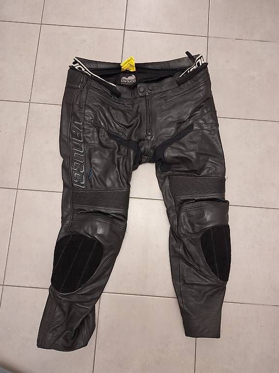 Completi: Vanucci Motorrad Lederkombi – Usato da Wahlen b. Laufen venduto da flo_9qj2 4