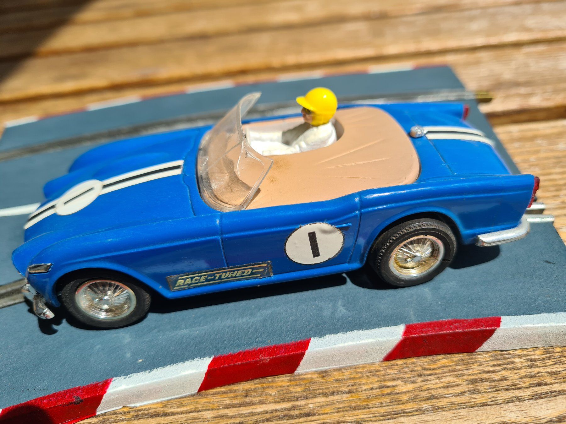 Piste: SCALEXTRIC TRIUMPH TR4 – Usato da Basel venduto da Solarbebop 2