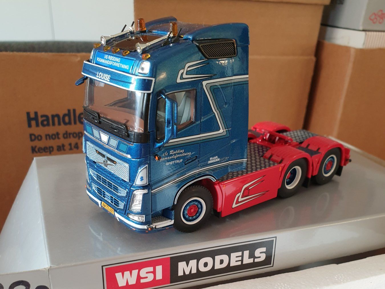 WSI Models Kit di modellismo & Modellini statici: Volvo I/S Rodding WSI – Nuovo e nell'imballaggio originale da Baar venduto da Liebherrbagger