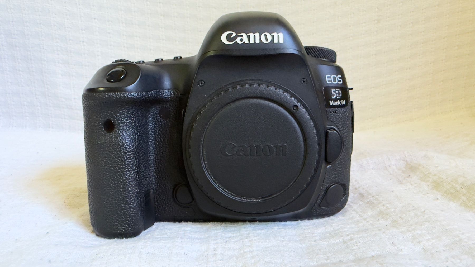 Canon Fotocamera: Canon EOS 5D Mark IV + Lens + Accessoires – Usato da Vufflens-la-Ville venduto da mel_88dw