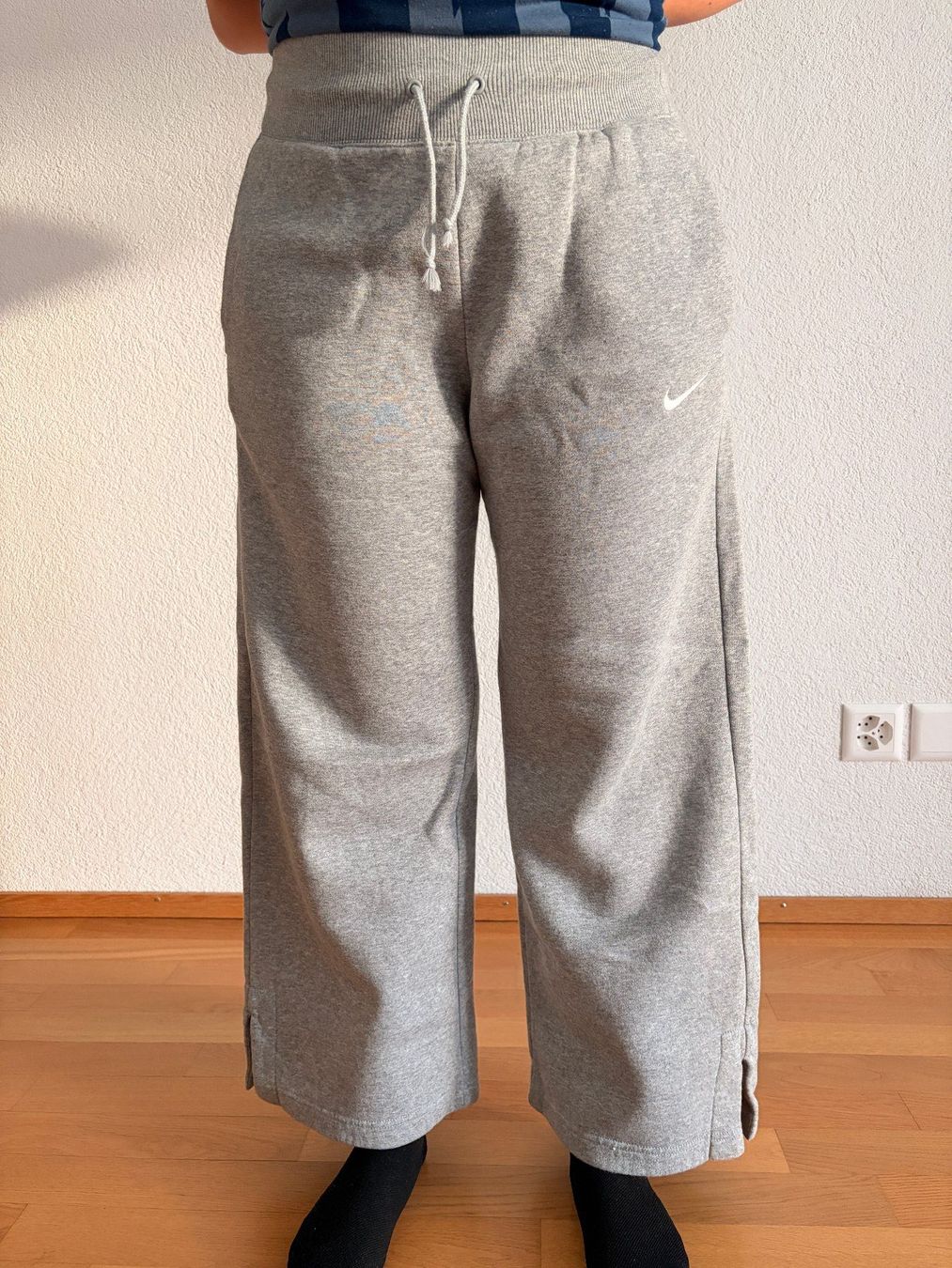 Nike Pantaloni: Damen Nike Jogginghose, grau, Grösse S – Nuovo (secondo la descrizione) da Wil SG venduto da adi9k