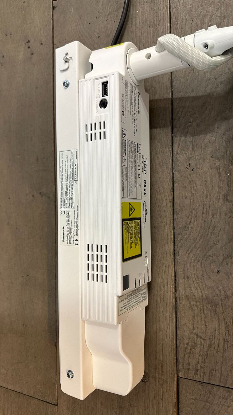 Panasonic Proiettori: Panasonic Space Player, Beamer, PT-JW130 – Usato da Rüti ZH venduto da Philippek 1
