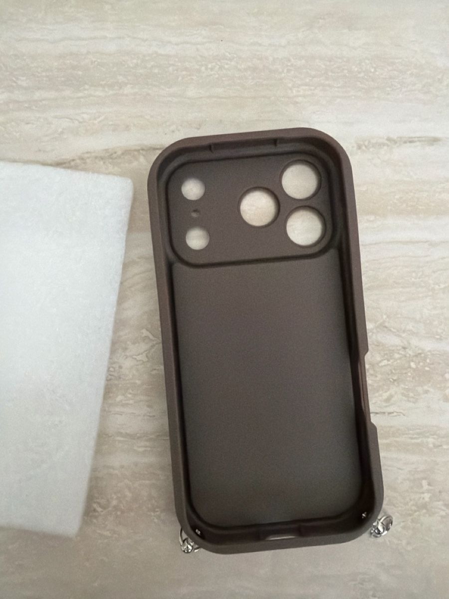 Apple Cover & Protezioni schermo: iPhone17 Pro case with strap, brown & heart detail – Nuovo e nell'imballaggio originale da Paradiso venduto da Ixaya.studio 2