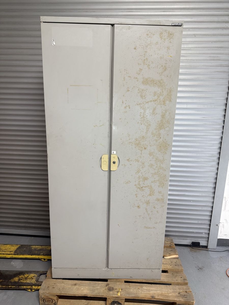 Schränke: Metalschrank  Günstig – Gebraucht aus Bettlach von mehr86 1
